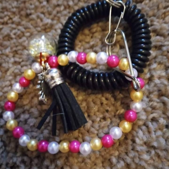 Handmade Red and Orange Beaded Keychain - Picture 8 of 9